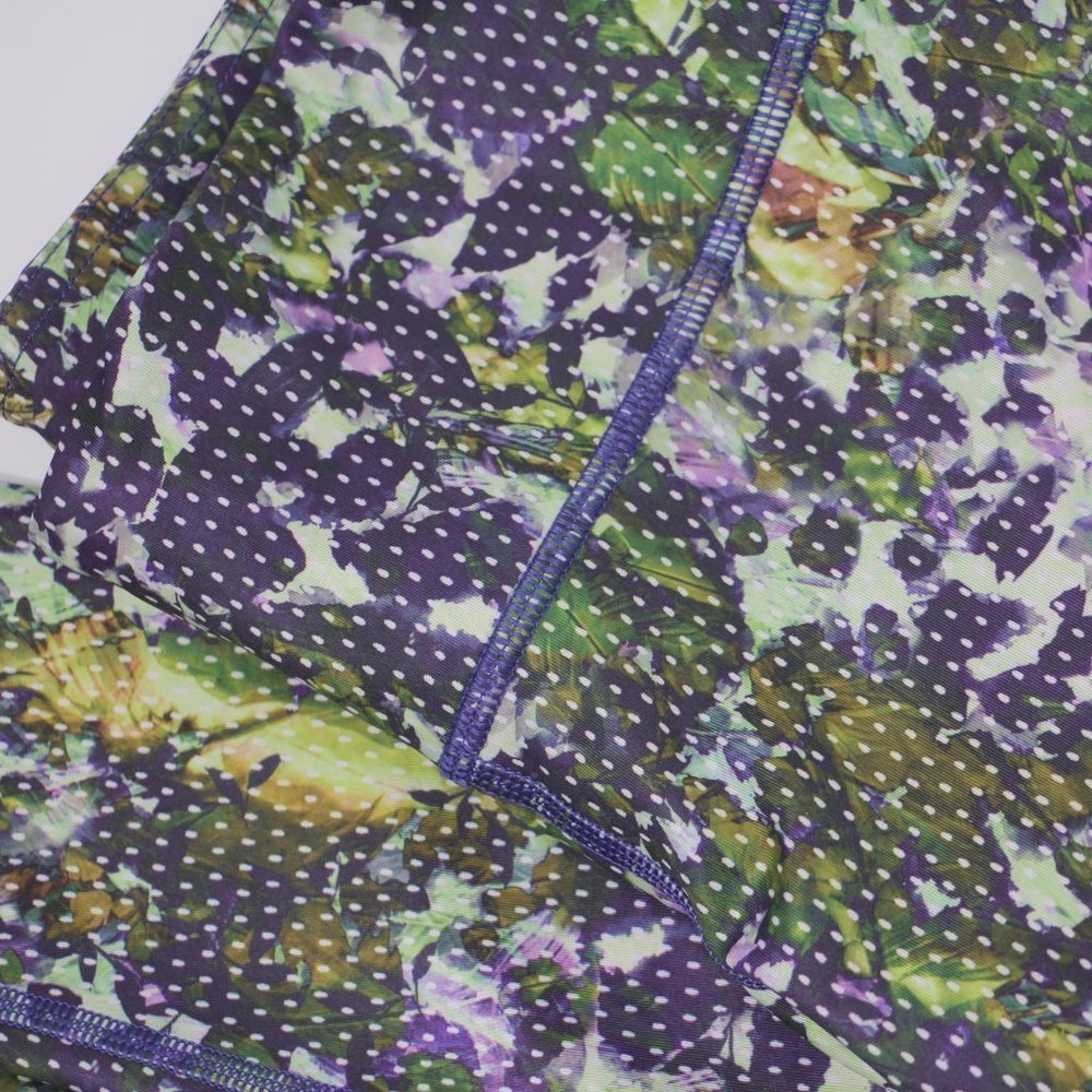 LULULEMON Wunder Under Crop II Full-On Luxtreme Roll Down Size 6 Floral - Picture 5 of 9